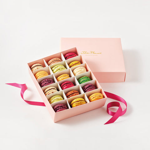 18 Macarons in the Mail